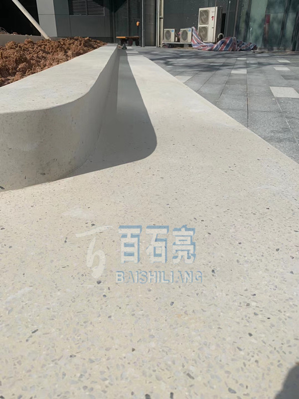 重庆万科十七英里景观坐凳花池现浇水磨石图片