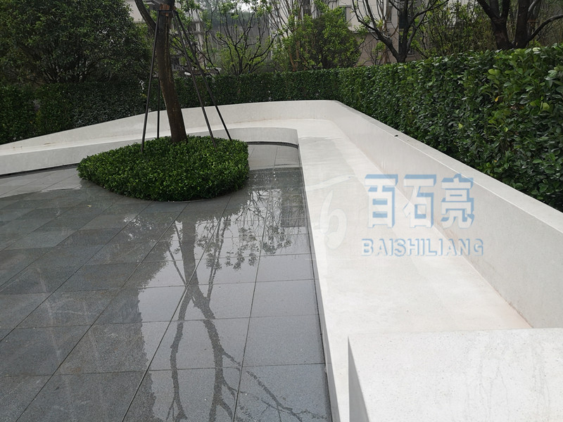 重庆万科十七英里景观坐凳花池现浇水磨石图片